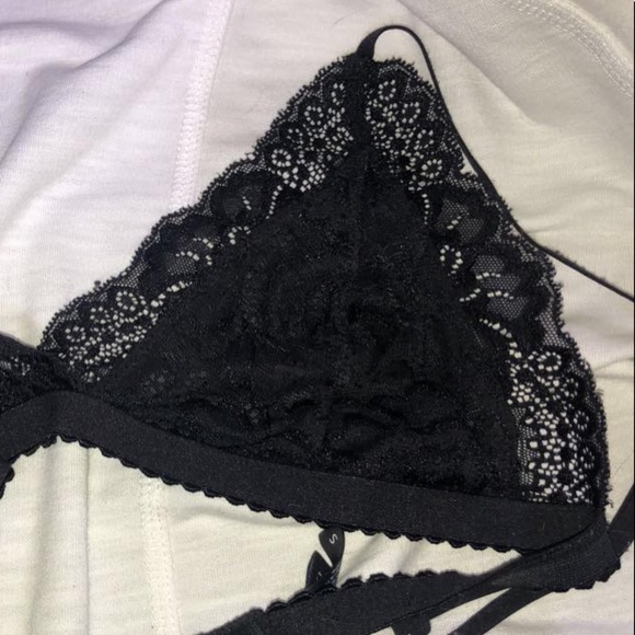 Sexy Black Lace Bra-let - Picture 3 of 3